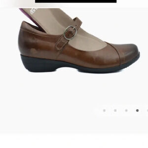 DANSKO FAWNA
BLACK MILLED NAPPA in chocolate  brown Mary Jane style. Size 7
